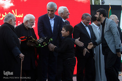 مراسم اهتزاز پرچم ۱۰۰۰متری یاحسین (ع) در بوستان طالقانی مجموعه فرهنگی عباس آباد