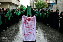 زنان شیعه مسلمان ترکیه در مراسم مذهبی برگزار شده برای عاشورا در استانبول شرکت می کنند