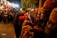 آیین مشعل گردانی عراقی ها در شب عاشورای حسینی