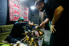 آیین مشعل گردانی عراقی ها در شب عاشورای حسینی