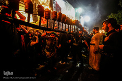 آیین مشعل گردانی عراقی ها در شب عاشورای حسینی