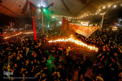 آیین مشعل گردانی عراقی ها در شب عاشورای حسینی