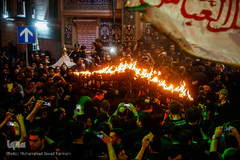 آیین مشعل گردانی عراقی ها در شب عاشورای حسینی