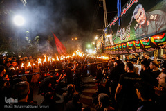 آیین مشعل گردانی عراقی ها در شب عاشورای حسینی