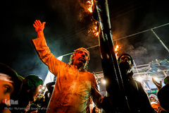 آیین مشعل گردانی عراقی ها در شب عاشورای حسینی