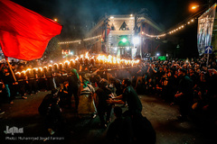 آیین مشعل گردانی عراقی ها در شب عاشورای حسینی