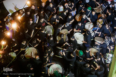 آیین مشعل گردانی عراقی ها در شب عاشورای حسینی