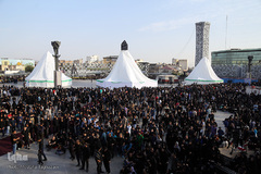 مراسم خیمه سوزان عصر عاشورا در میدان امام حسین(ع) تهران