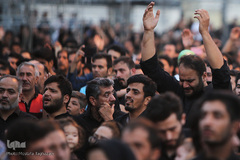 مراسم خیمه سوزان عصر عاشورا در میدان امام حسین(ع) تهران