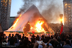 مراسم خیمه سوزان عصر عاشورا در میدان امام حسین(ع) تهران