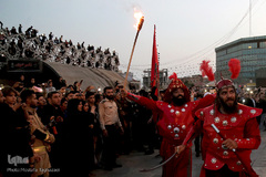 مراسم خیمه سوزان عصر عاشورا در میدان امام حسین(ع) تهران