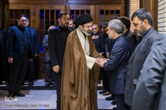 سید مجتبی خامنه ای در مراسم ترحیم مرحومه فاطمه زندبار، والده محسن و پرویز اسماعیلی