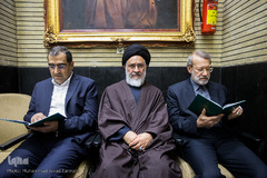 علی لاریجانی، سید مصطفی محقق داماد، سیدحسن قاضی‌زاده هاشمی در مراسم ترحیم مرحومه فاطمه زندبار، والده محسن و پرویز اسماعیلی