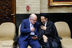 سید محمدحسن ابوترابی‌فرد و بیژن نامدار زنگنه در مراسم ترحیم مرحومه فاطمه زندبار، والده محسن و پرویز اسماعیلی