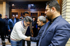 رضا رشیدپور در مراسم ترحیم مرحومه فاطمه زندبار، والده محسن و پرویز اسماعیلی