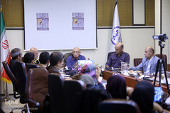 نشست نقد و بررسی کتاب «حاجی خودتی»