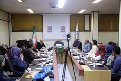 نشست نقد و بررسی کتاب «حاجی خودتی»