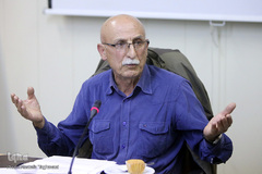 نشست نقد و بررسی کتاب «حاجی خودتی»