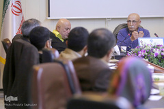 نشست نقد و بررسی کتاب «حاجی خودتی»