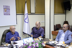 نشست نقد و بررسی کتاب «حاجی خودتی»