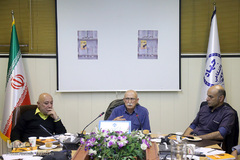 نشست نقد و بررسی کتاب «حاجی خودتی»