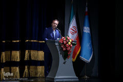 محمد گلریز در تجلیل از نوازندگان ارکستر سمفونیک دفاع مقدس(سازهای خاکی)