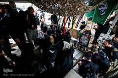 راهپیمایی اربعین حسینی مسیر نجف، کربلا/ پیکر شهید مدافع حرم "محمدهادی ذوالفقاری" بنا به وصیتش در وادی السلام نجف به خاک سپرده شده است.