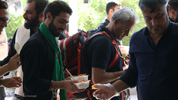 حال و هوای موکب حرم حضرت معصومه(س)در طریق نجف به کربلا⁩