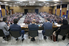 نشست در دام فقر