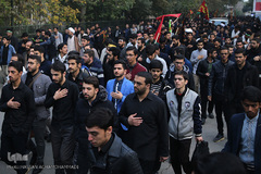 دسته عزاداری دانشجویان از دانشگاه تهران تا حسینیه امام خمینی (ره)