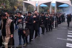 دسته عزاداری دانشجویان از دانشگاه تهران تا حسینیه امام خمینی (ره)