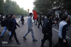 دسته عزاداری دانشجویان از دانشگاه تهران تا حسینیه امام خمینی (ره)