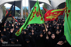 دسته عزاداری دانشجویان از دانشگاه تهران تا حسینیه امام خمینی (ره)
