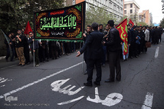 دسته عزاداری دانشجویان از دانشگاه تهران تا حسینیه امام خمینی (ره)