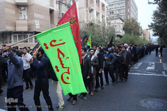 دسته عزاداری دانشجویان از دانشگاه تهران تا حسینیه امام خمینی (ره)