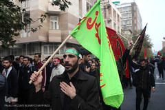 دسته عزاداری دانشجویان از دانشگاه تهران تا حسینیه امام خمینی (ره)