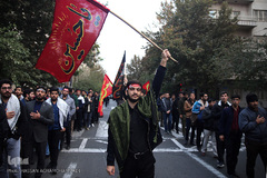 دسته عزاداری دانشجویان از دانشگاه تهران تا حسینیه امام خمینی (ره)