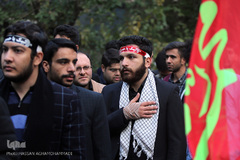 دسته عزاداری دانشجویان از دانشگاه تهران تا حسینیه امام خمینی (ره)