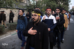 دسته عزاداری دانشجویان از دانشگاه تهران تا حسینیه امام خمینی (ره)