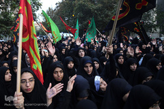 دسته عزاداری دانشجویان از دانشگاه تهران تا حسینیه امام خمینی (ره)