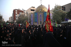 دسته عزاداری دانشجویان از دانشگاه تهران تا حسینیه امام خمینی (ره)