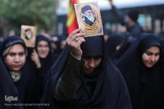 دسته عزاداری دانشجویان از دانشگاه تهران تا حسینیه امام خمینی (ره)