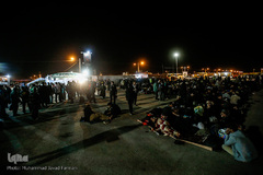 مرز مهران سرد، مملو از زائر، خالی از اتوبوس