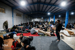 مرز مهران سرد، مملو از زائر، خالی از اتوبوس