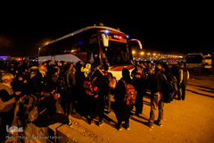 مرز مهران سرد، مملو از زائر، خالی از اتوبوس