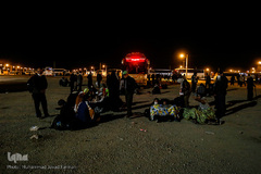 مرز مهران سرد، مملو از زائر، خالی از اتوبوس