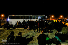 مرز مهران سرد، مملو از زائر، خالی از اتوبوس