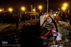 مرز مهران سرد، مملو از زائر، خالی از اتوبوس