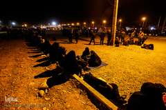 مرز مهران سرد، مملو از زائر، خالی از اتوبوس