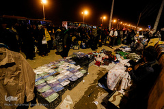 مرز مهران سرد، مملو از زائر، خالی از اتوبوس